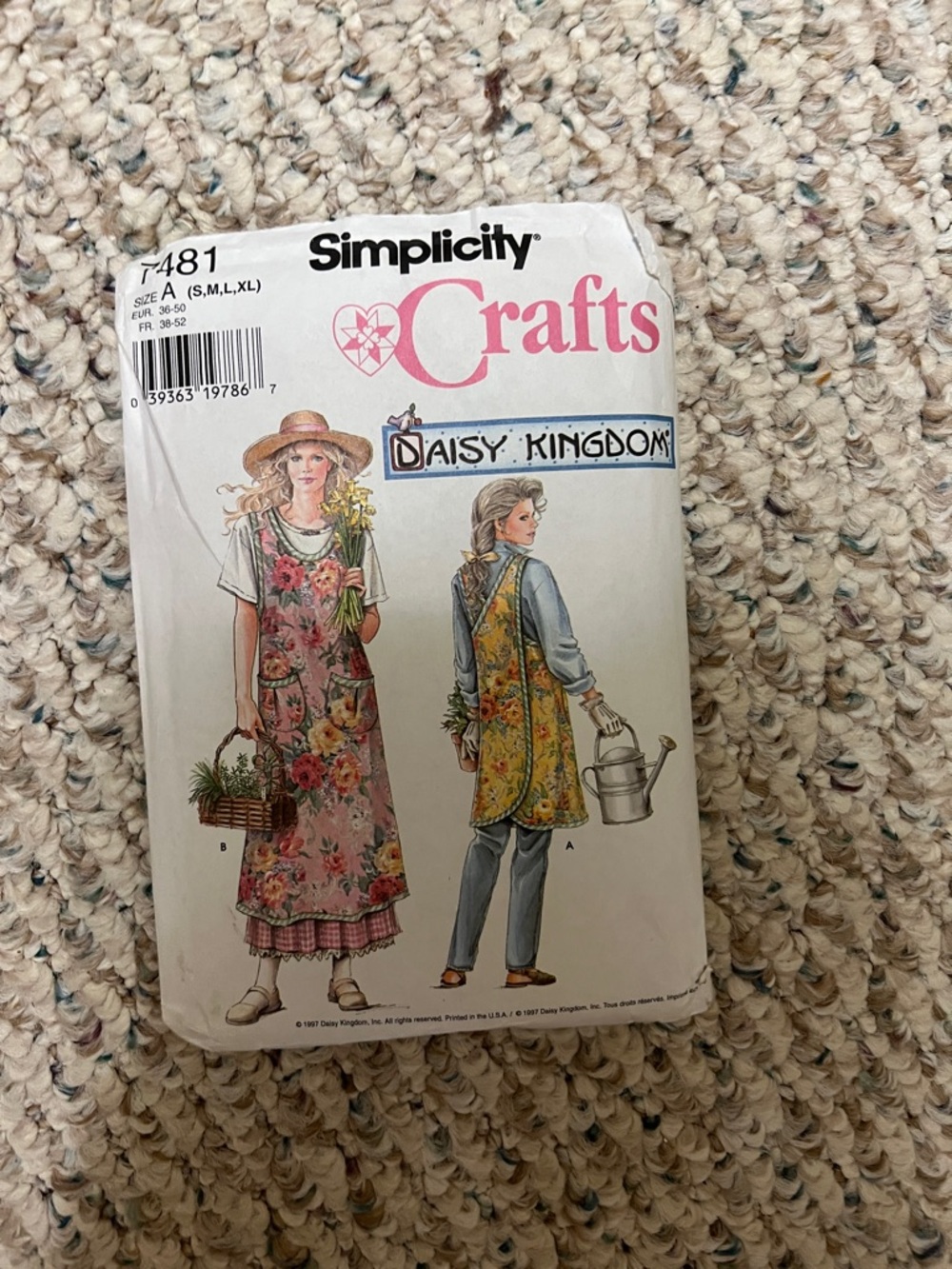 Simplicity Daisy Kingdom Floral Apron Pattern in Pink and Yellow